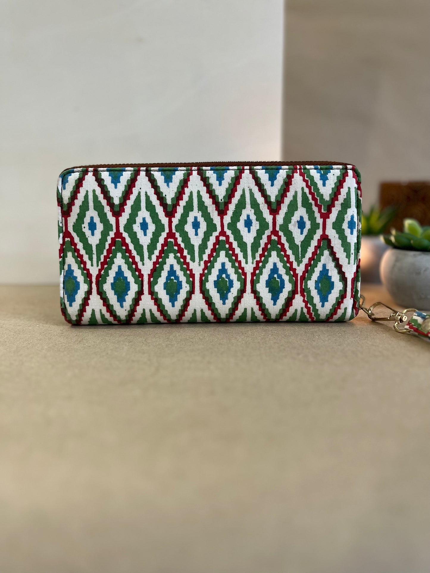 Wrist Clutch in Geometric