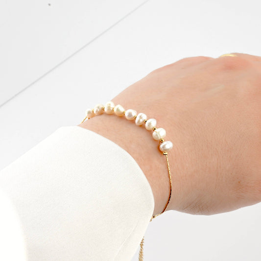 Dainty Pearl Bracelets