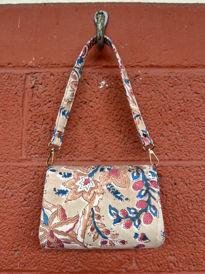 August Box Bag in Beige