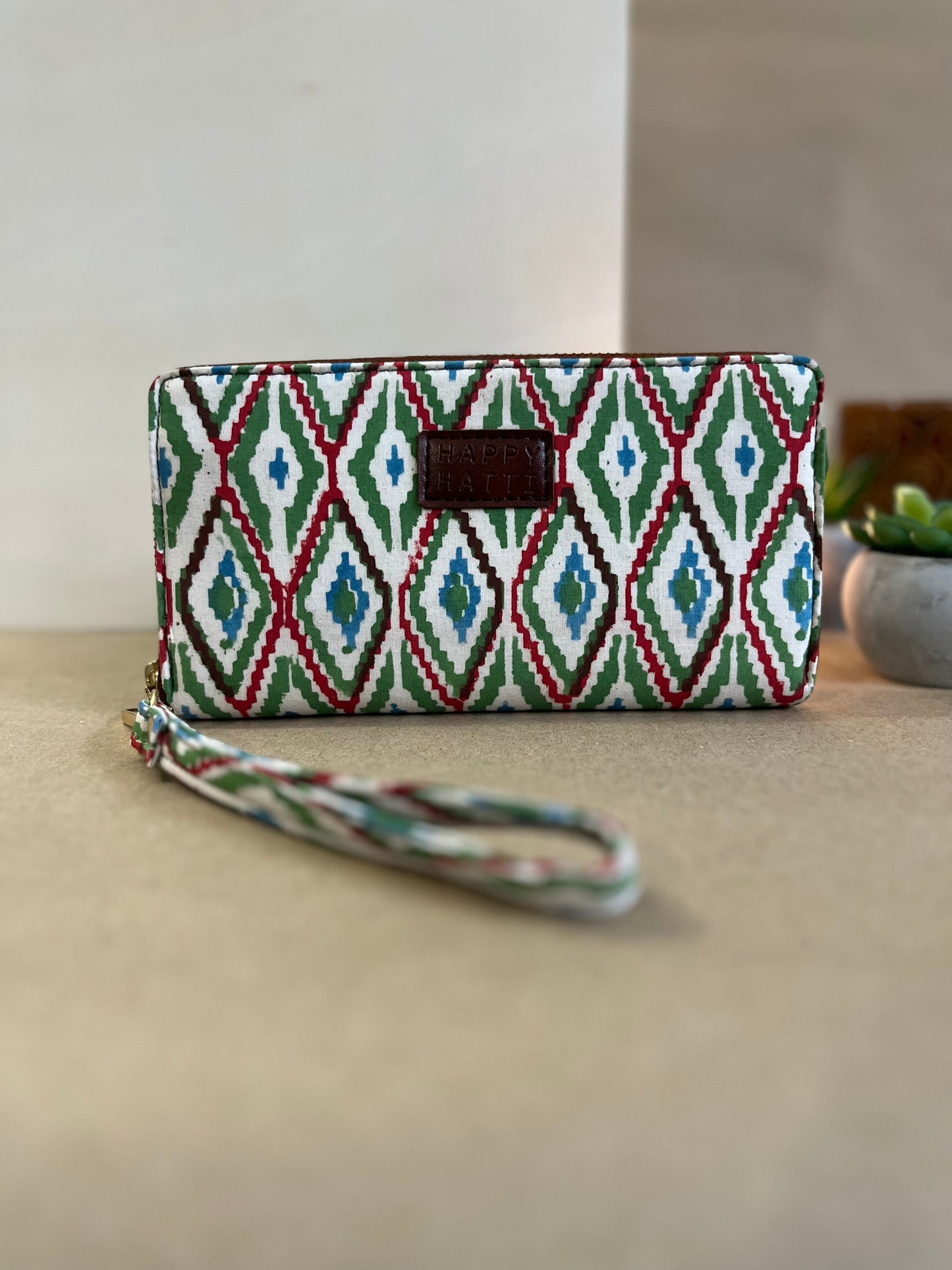Wrist Clutch in Geometric