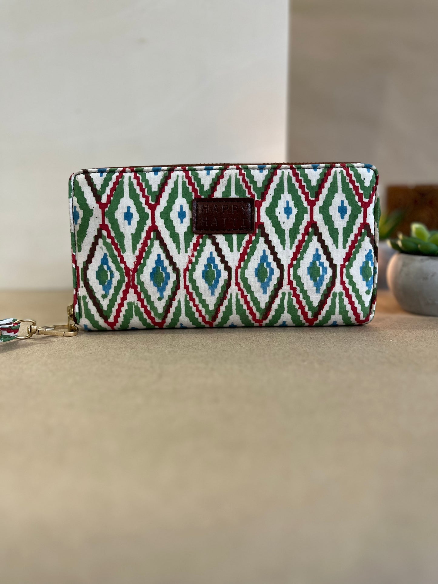 Wrist Clutch in Geometric